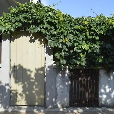Private Studio Apartment With A Garden And A Terrace Tisno Exterior photo