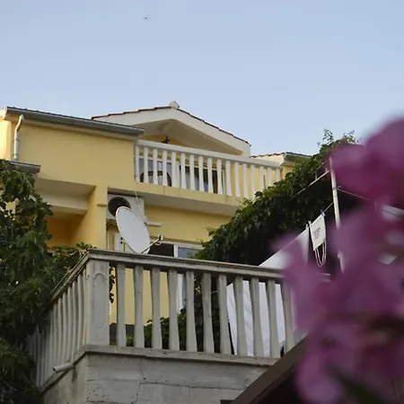 Private Studio Apartment With A Garden And A Terrace Tisno Exterior photo